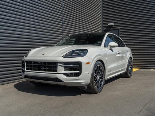 2025 Porsche Cayenne GTS