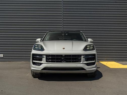 2025 Porsche Cayenne GTS
