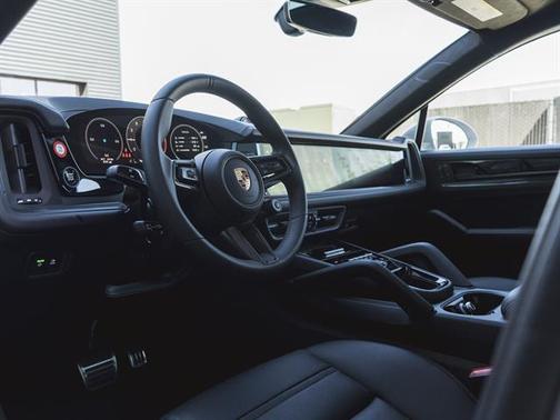 2025 Porsche Cayenne GTS