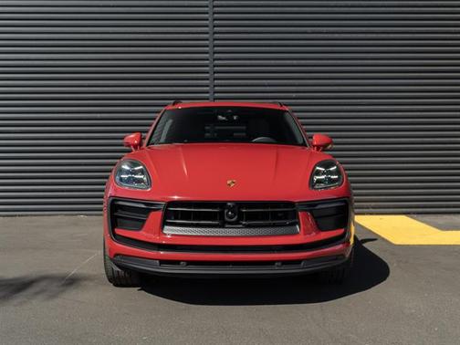 2023 Porsche Macan AWD