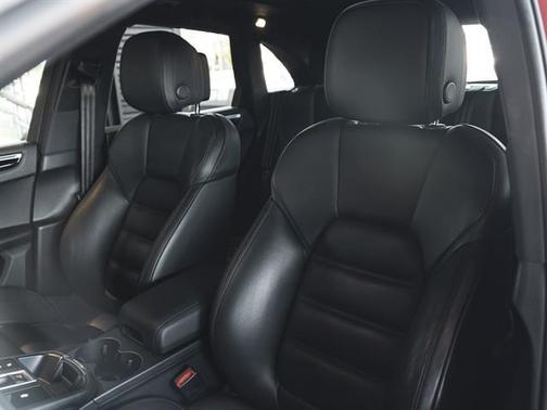 2023 Porsche Macan AWD