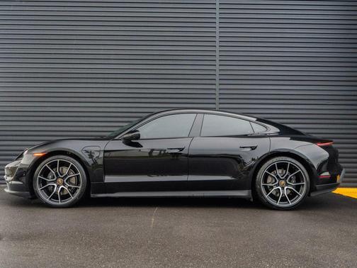 2023 Porsche Taycan 