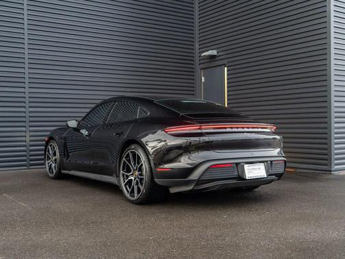 2023 Porsche Taycan 