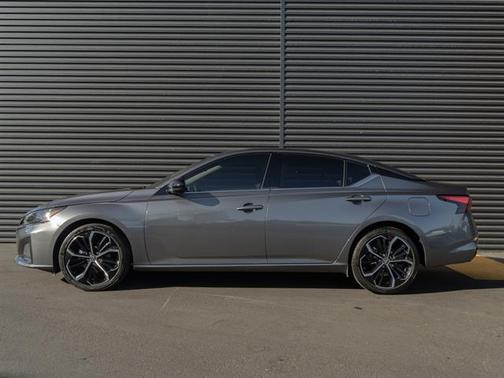 2023 Nissan Altima SR FWD