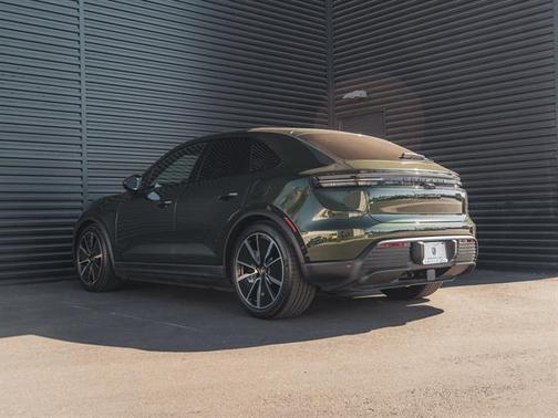 2025 Porsche Macan 4