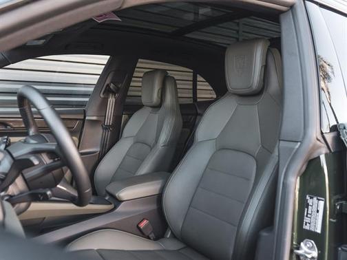 2025 Porsche Macan 4
