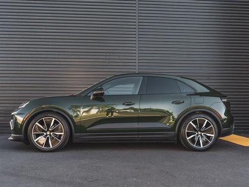 2025 Porsche Macan 4