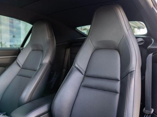 2021 Porsche 911 Carrera