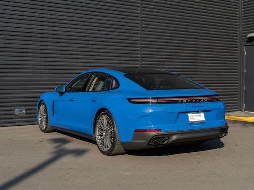 2025 Porsche Panamera RWD
