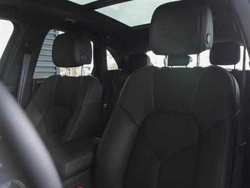 2025 Porsche Macan AWD