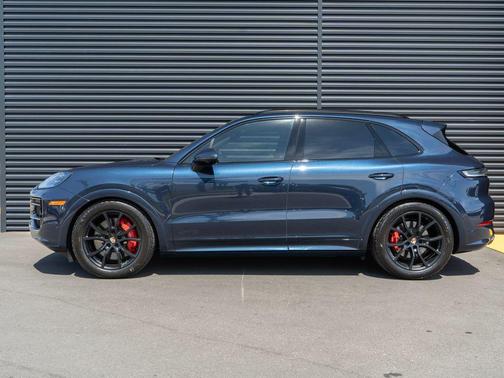 2025 Porsche Cayenne GTS