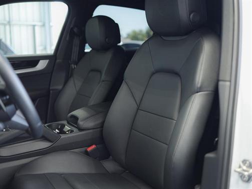 2024 Porsche Cayenne AWD