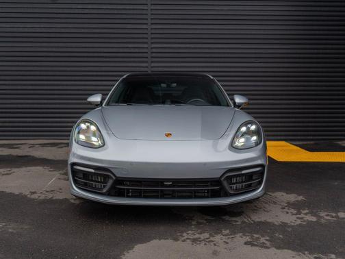 2022 Porsche Panamera 4 Platinum Edition