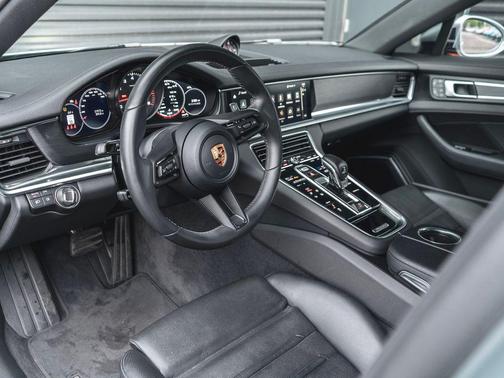 2022 Porsche Panamera 4 Platinum Edition