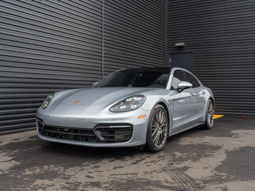2022 Porsche Panamera 4 Platinum Edition