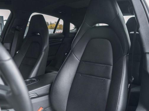 2022 Porsche Panamera 4 Platinum Edition