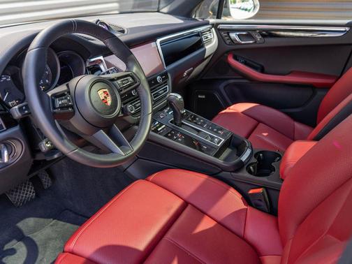 2025 Porsche Macan T