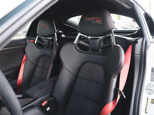 2025 Porsche 718 Cayman GT4 RS