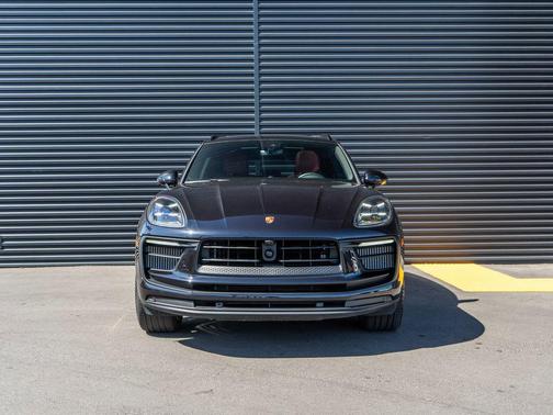 Jet Black Metallic 2024 Porsche Macan Macan