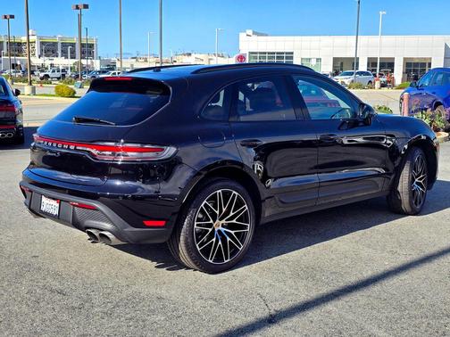 Jet Black Metallic 2024 Porsche Macan Macan