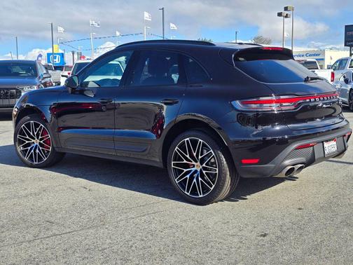Jet Black Metallic 2024 Porsche Macan Macan