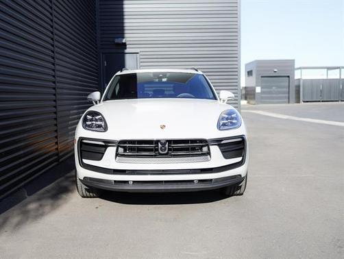 2025 Porsche Macan T