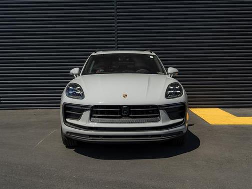 2025 Porsche Macan T