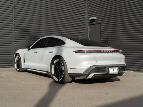 2021 Porsche Taycan Turbo