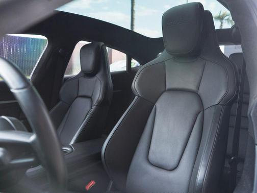 2021 Porsche Taycan Turbo