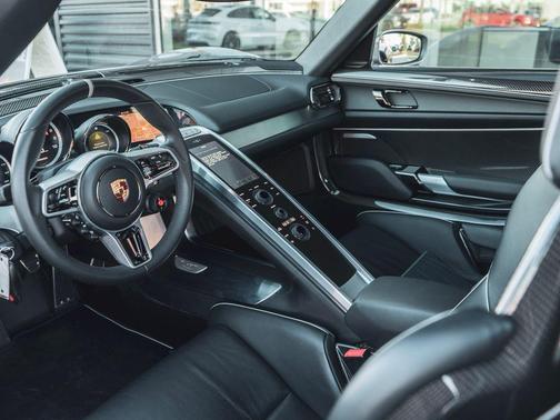 2015 Porsche 918 Spyder 