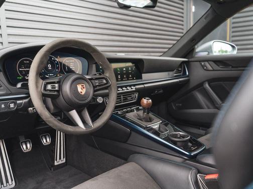 2025 Porsche 911 Carrera T