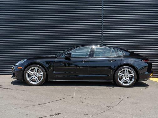 Jet Black Metallic 2021 Porsche Panamera 4