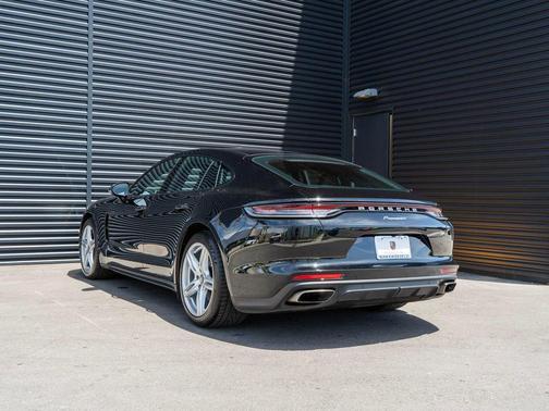 Jet Black Metallic 2021 Porsche Panamera 4