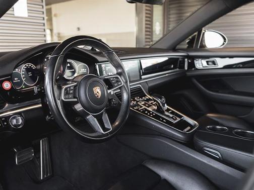 2018 Porsche Panamera 4