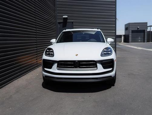2025 Porsche Macan T