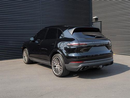 2023 Porsche Cayenne Platinum Edition