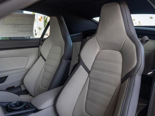 2026 Porsche 911 Carrera 4 GTS