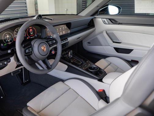 2026 Porsche 911 Carrera 4 GTS