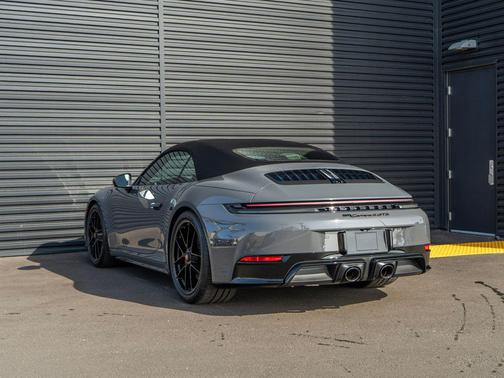 2026 Porsche 911 Carrera 4 GTS