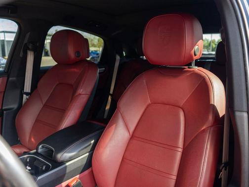 2022 Porsche Cayenne Platinum Edition