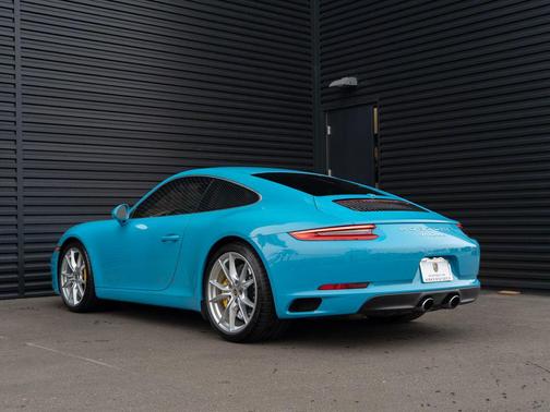 2017 Porsche 911 Carrera