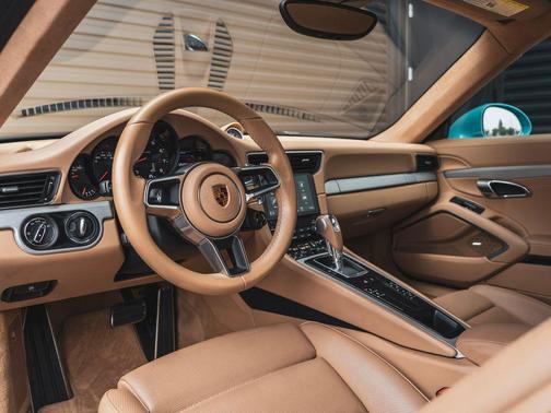 2017 Porsche 911 Carrera