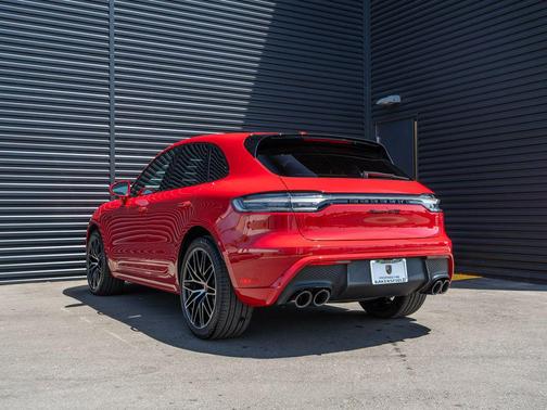 Carmine Red 2026 Porsche Macan Macan GTS