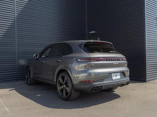 2025 Porsche Cayenne AWD