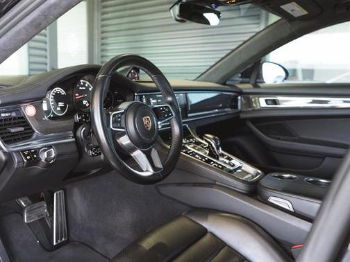 2017 Porsche Panamera Turbo