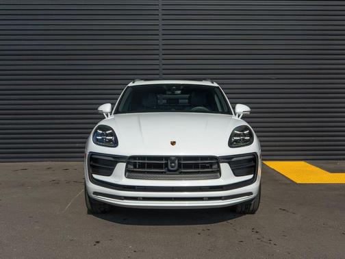 2025 Porsche Macan AWD