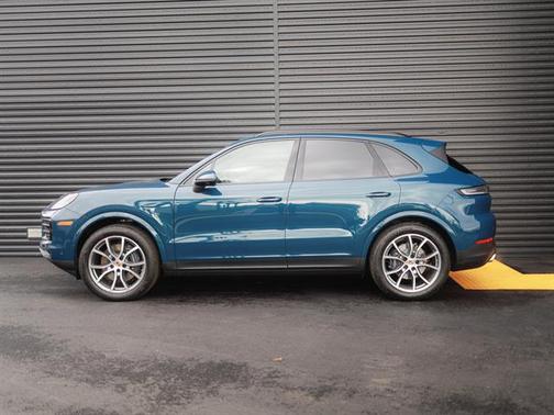 2025 Porsche Cayenne AWD