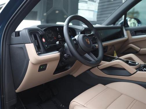 2025 Porsche Cayenne AWD