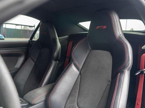 2022 Porsche 911 Carrera GTS