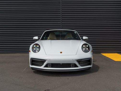 2023 Porsche 911 Carrera 4 GTS